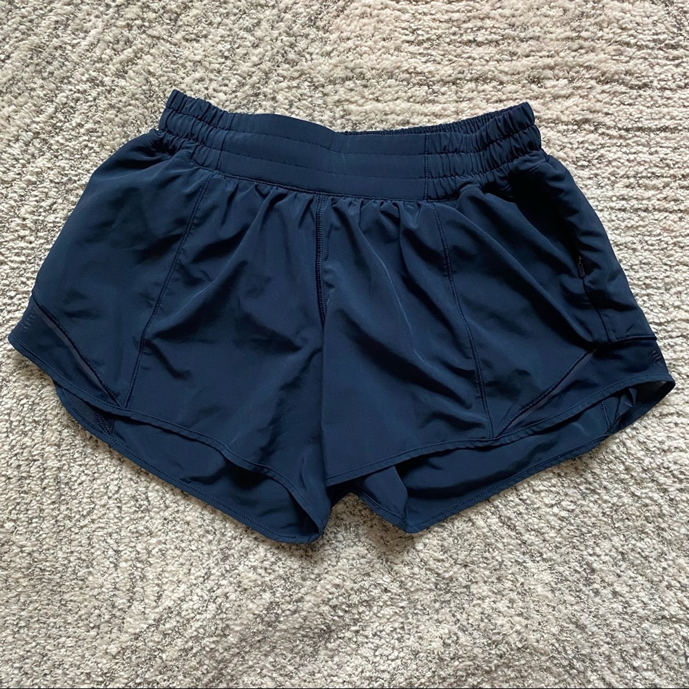 Lululemon Hotty Hot Short II *Long 4" Size 6 True Navy